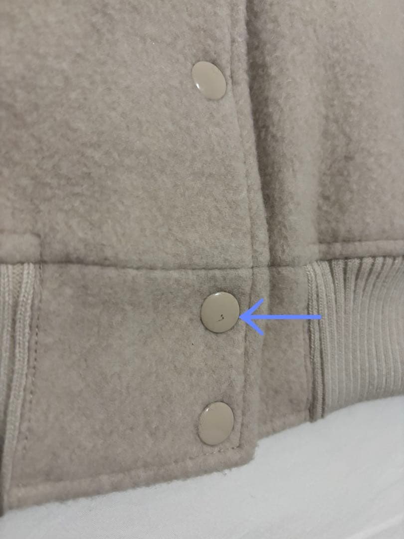 LACOSTE  L!VE　ウールメルトン スタジャン　ラコステライブ