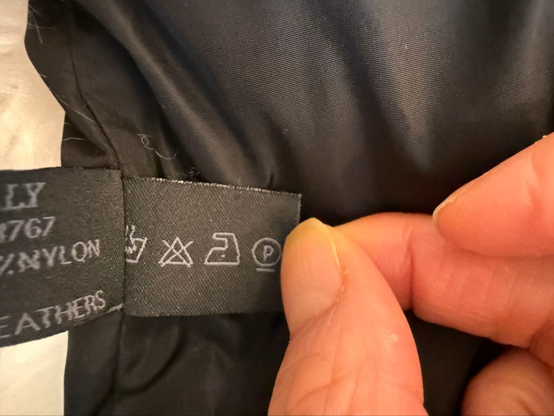 PRADA SPORTS ブラックダウンナイロンマフラー