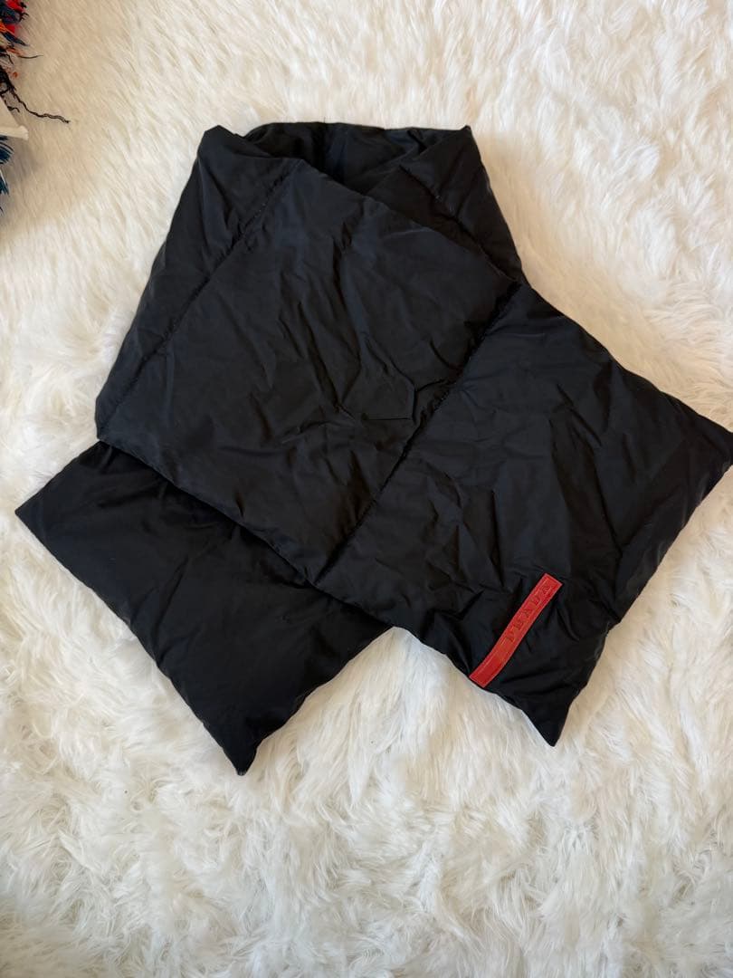 PRADA SPORTS ブラックダウンナイロンマフラー