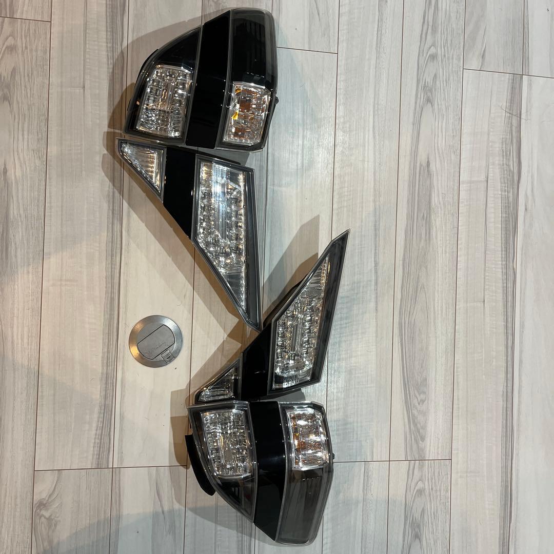 20ヴェルファイア純正前期　テールランプ