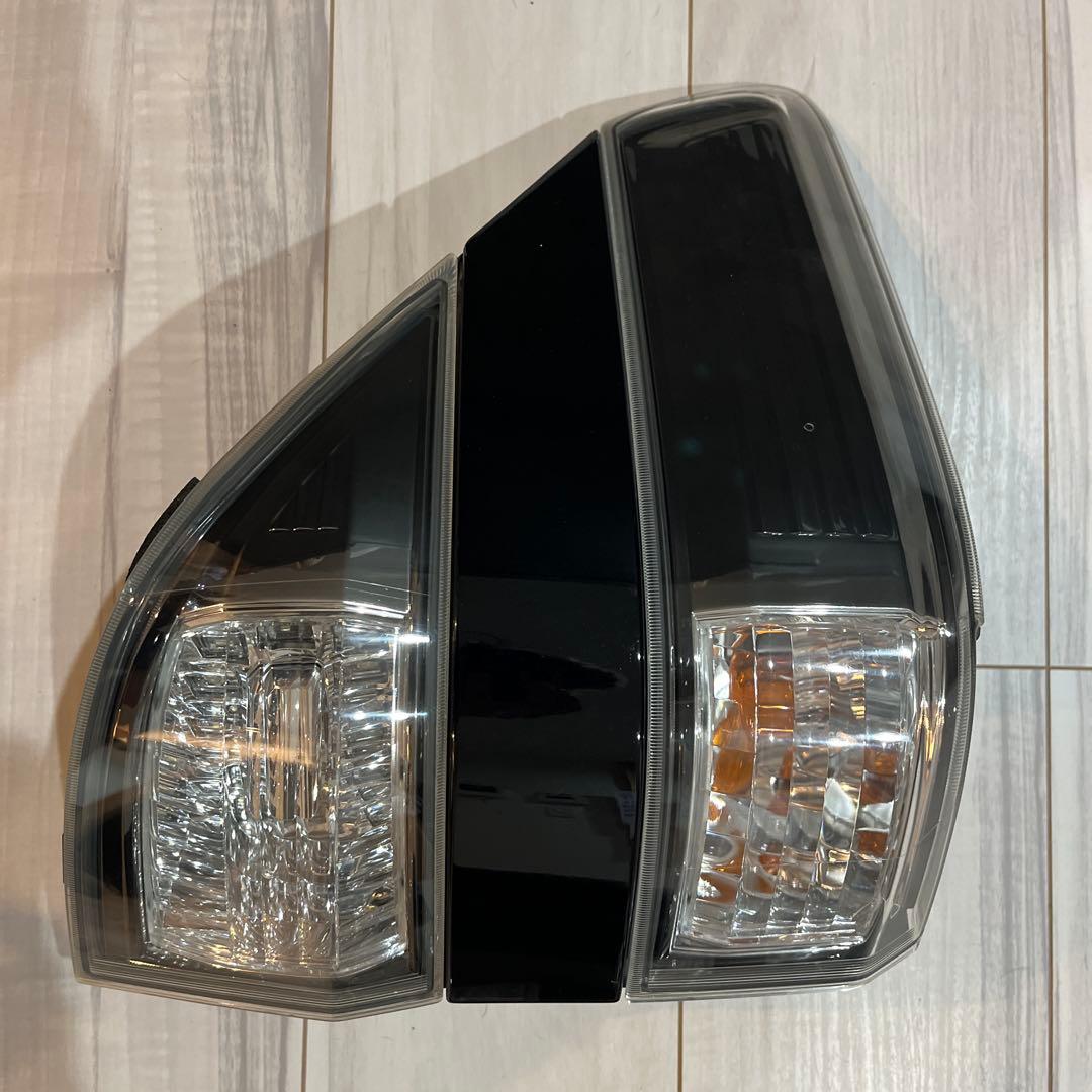 20ヴェルファイア純正前期　テールランプ