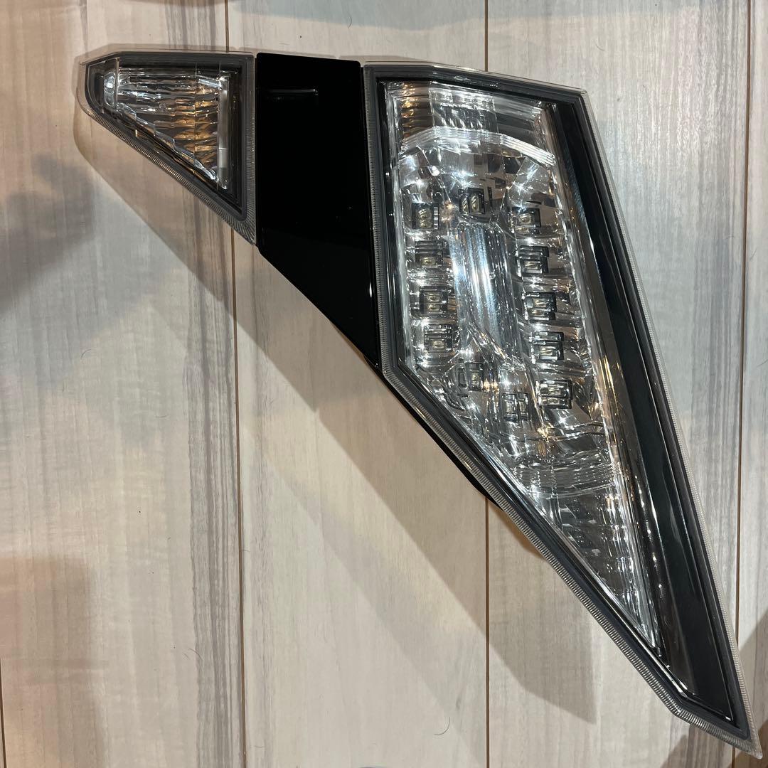 20ヴェルファイア純正前期　テールランプ