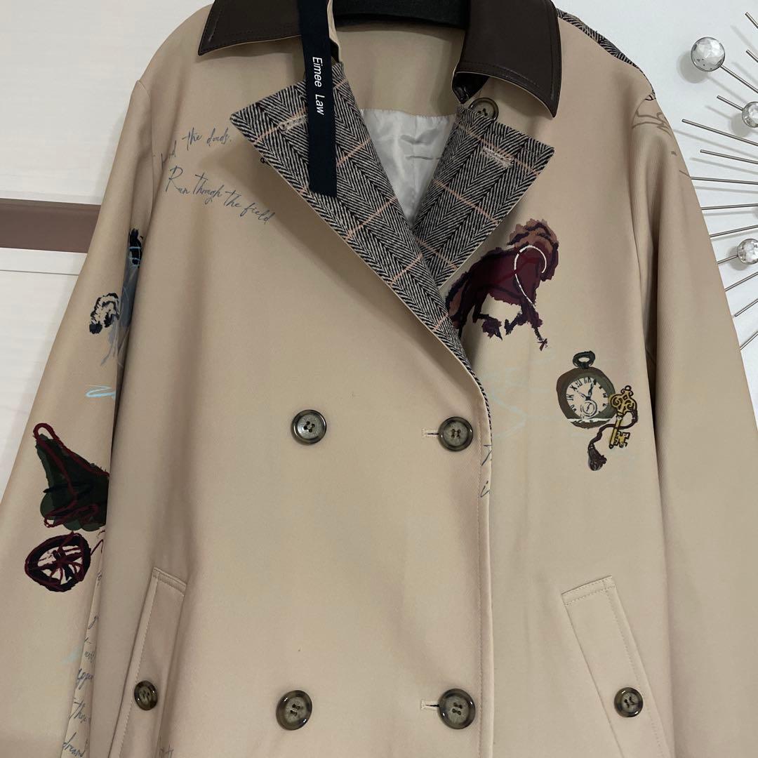 刺繍入りベージュトレンチコート