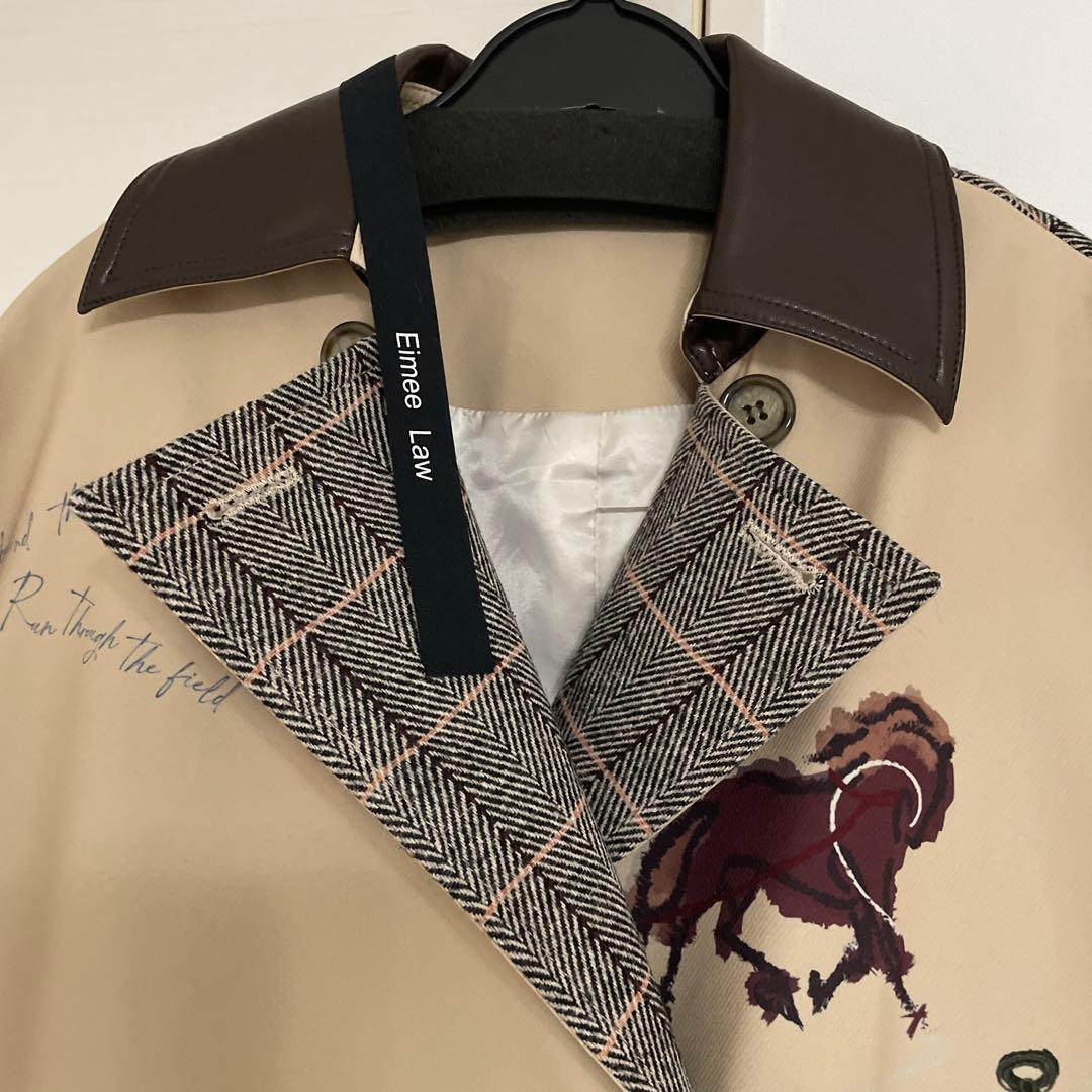 刺繍入りベージュトレンチコート