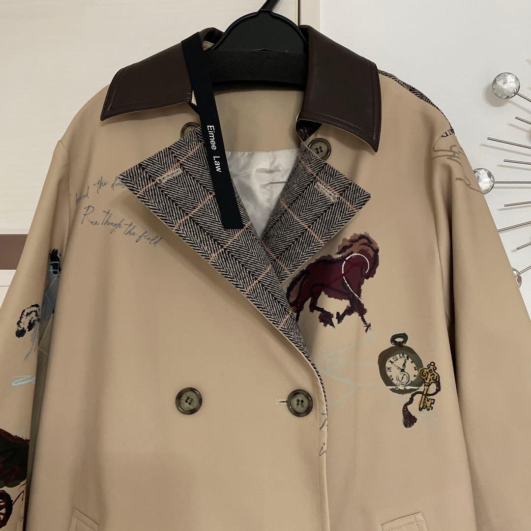 刺繍入りベージュトレンチコート