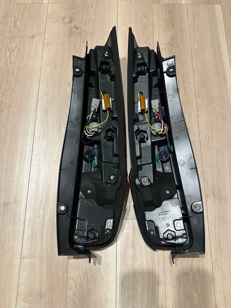 ヴォクシー ノア エスクァイア 80トムス　テールランプ TOM'S