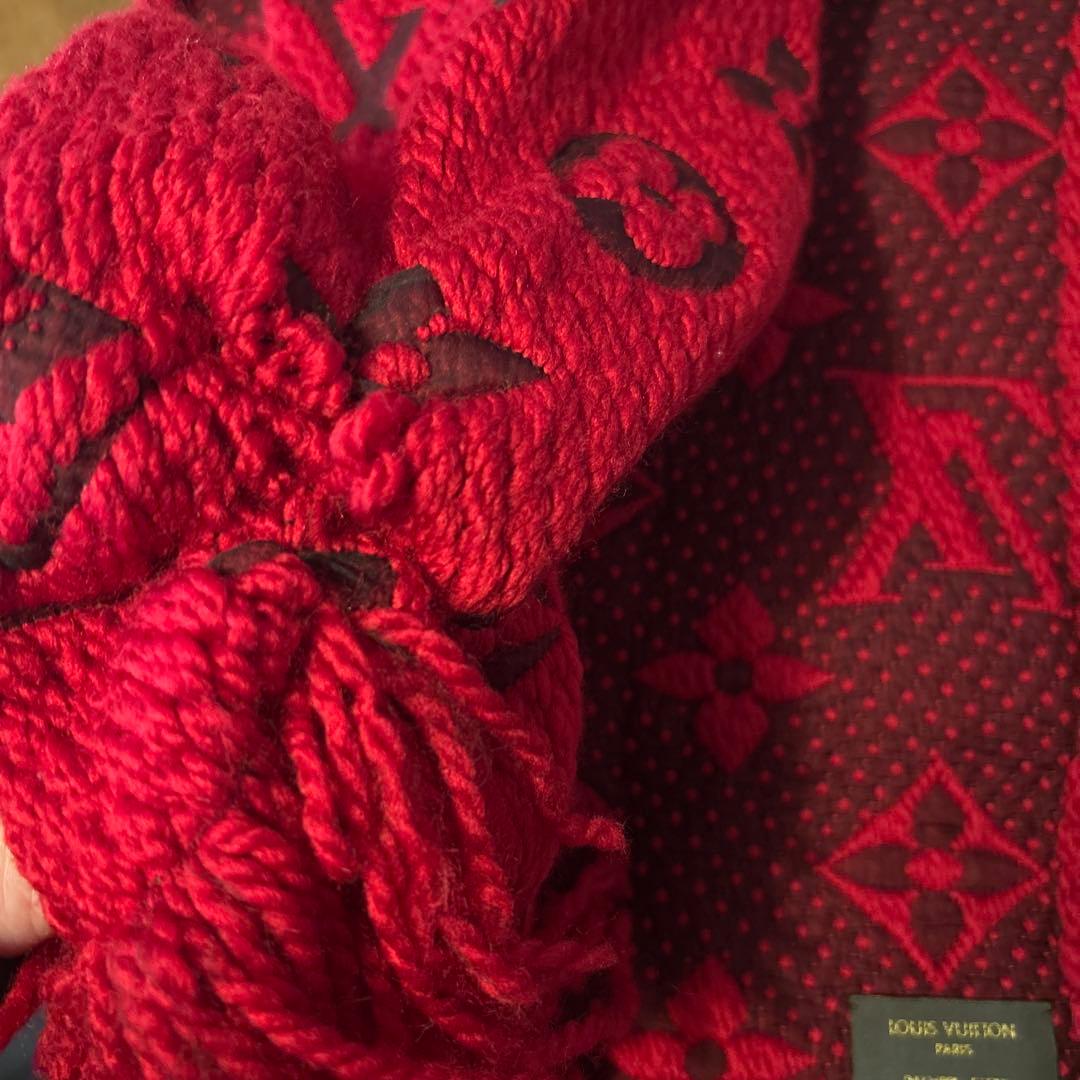 ルイ・ヴィトン ロゴ入り マフラー レッド