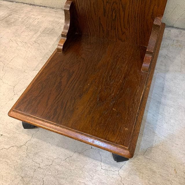 カントリーハウスのサイドテーブルワゴン