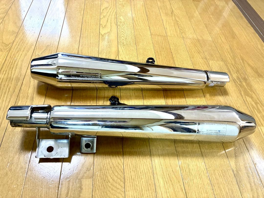 TRIUMPH ボンネビル 純正サイレンサー 2206480/2206475