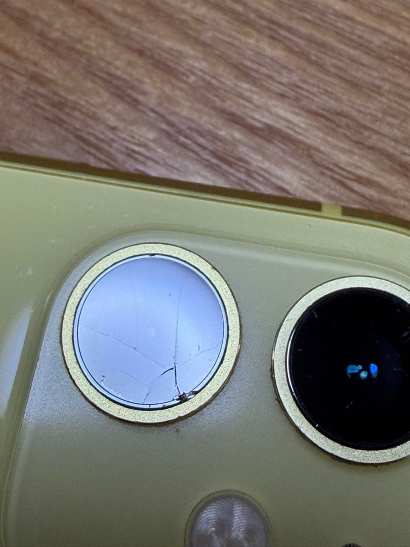 iPhone11 256GB レンズヒビ有り　使用に問題はないですが難あり