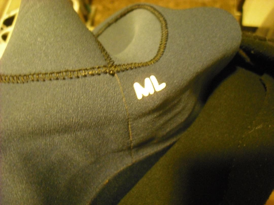 【程度良好】BEWET　ウエットスーツ（シーガル）既成ML　ステントグラス柄