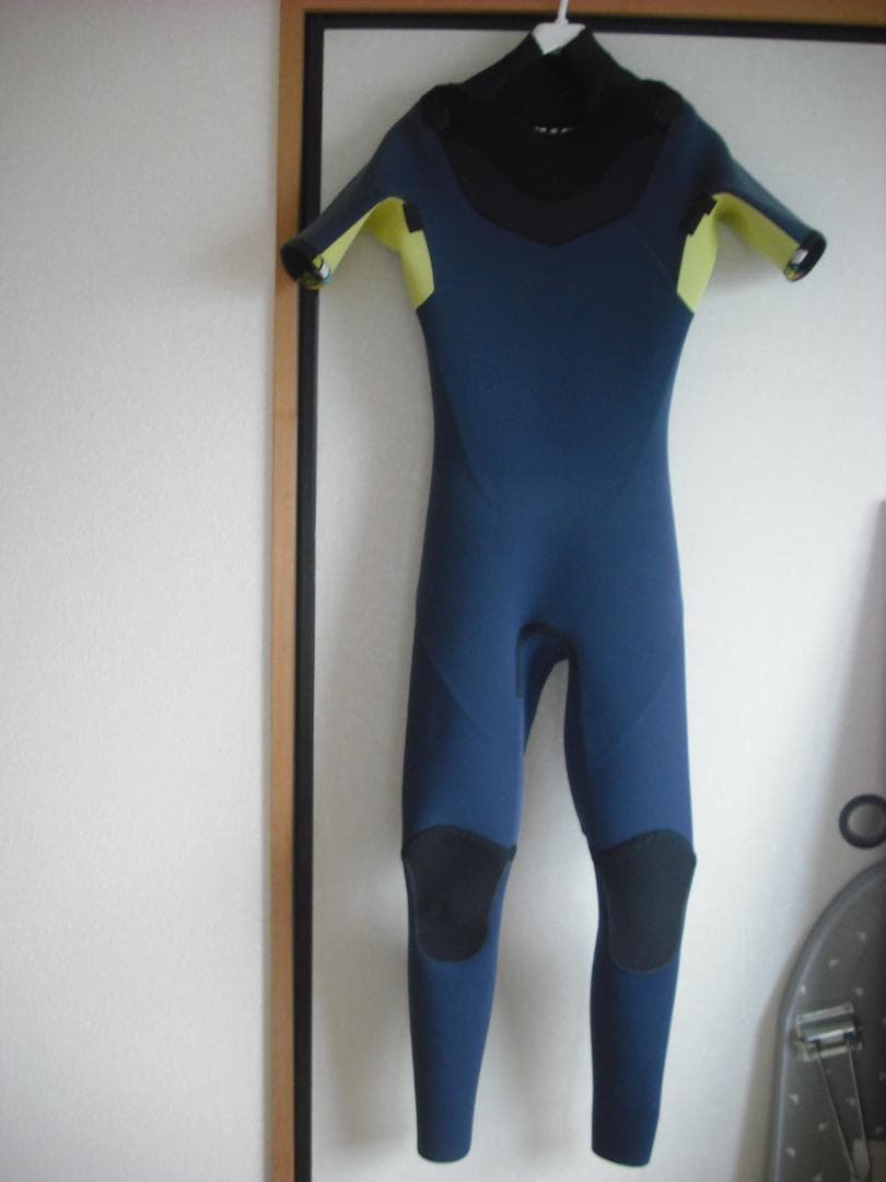 【程度良好】BEWET　ウエットスーツ（シーガル）既成ML　ステントグラス柄