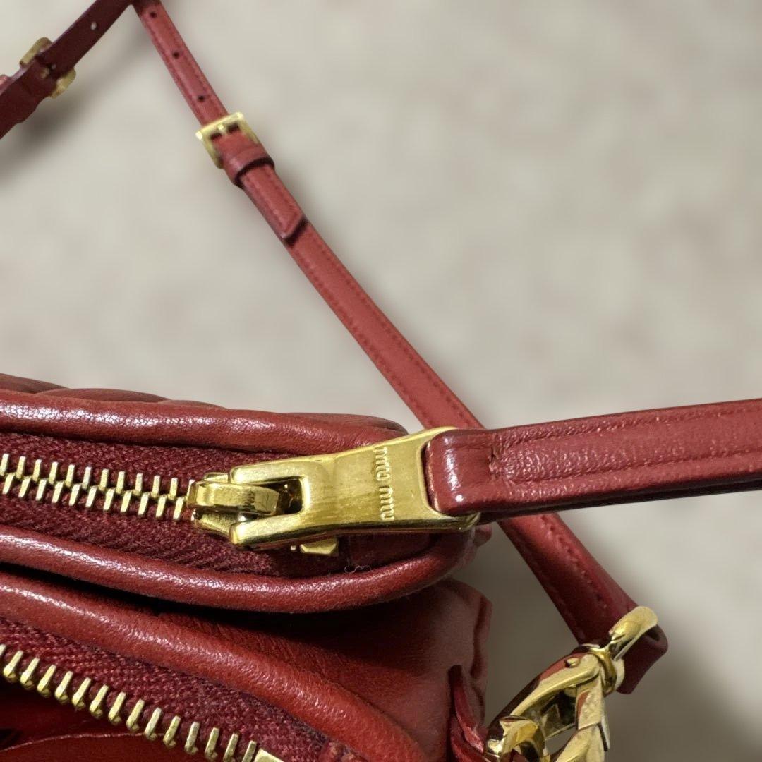 【 美品 正規品 】 miumiuマテラッセ ショルダーバッグ赤