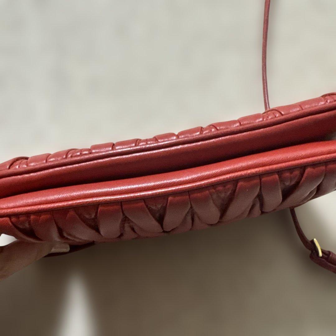 【 美品 正規品 】 miumiuマテラッセ ショルダーバッグ赤