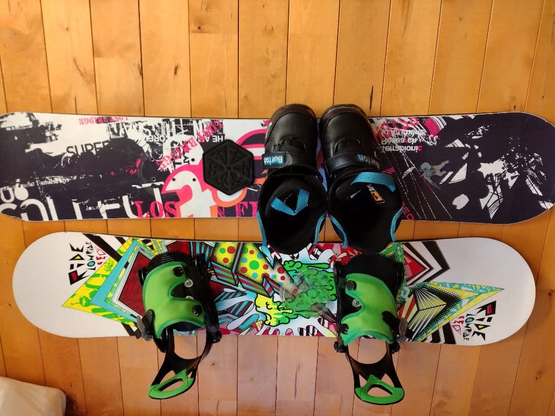 子供用スノーボード板2枚、ビンディング、ブーツ21cmだけはおまけのジャンクです