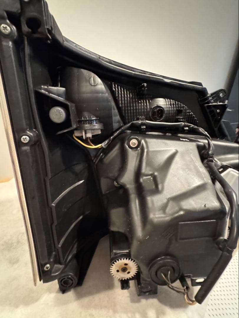 日野デュトロワイドキャブ　純正品　現行ヘッドライト