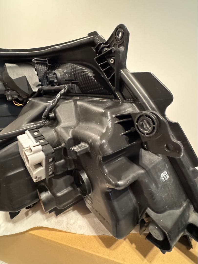 日野デュトロワイドキャブ　純正品　現行ヘッドライト