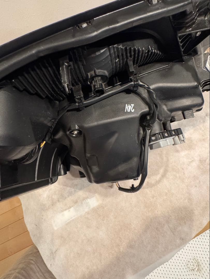 日野デュトロワイドキャブ　純正品　現行ヘッドライト