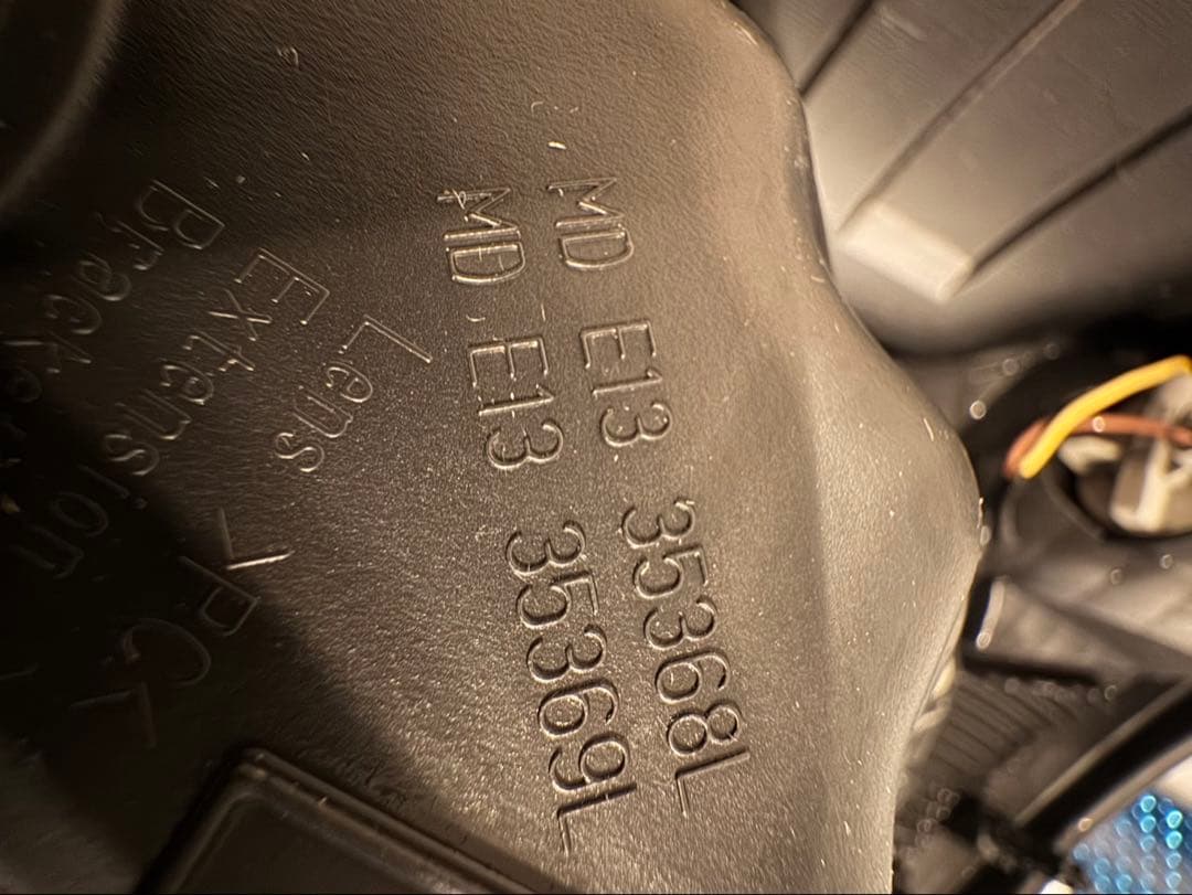 日野デュトロワイドキャブ　純正品　現行ヘッドライト