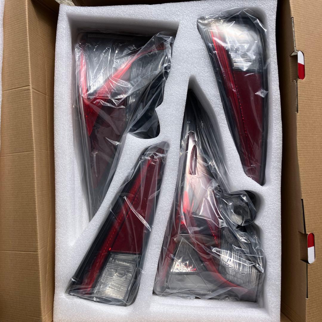 テールランプ 4個セット レッド/クリア プリウス50系 純正テールランプセット