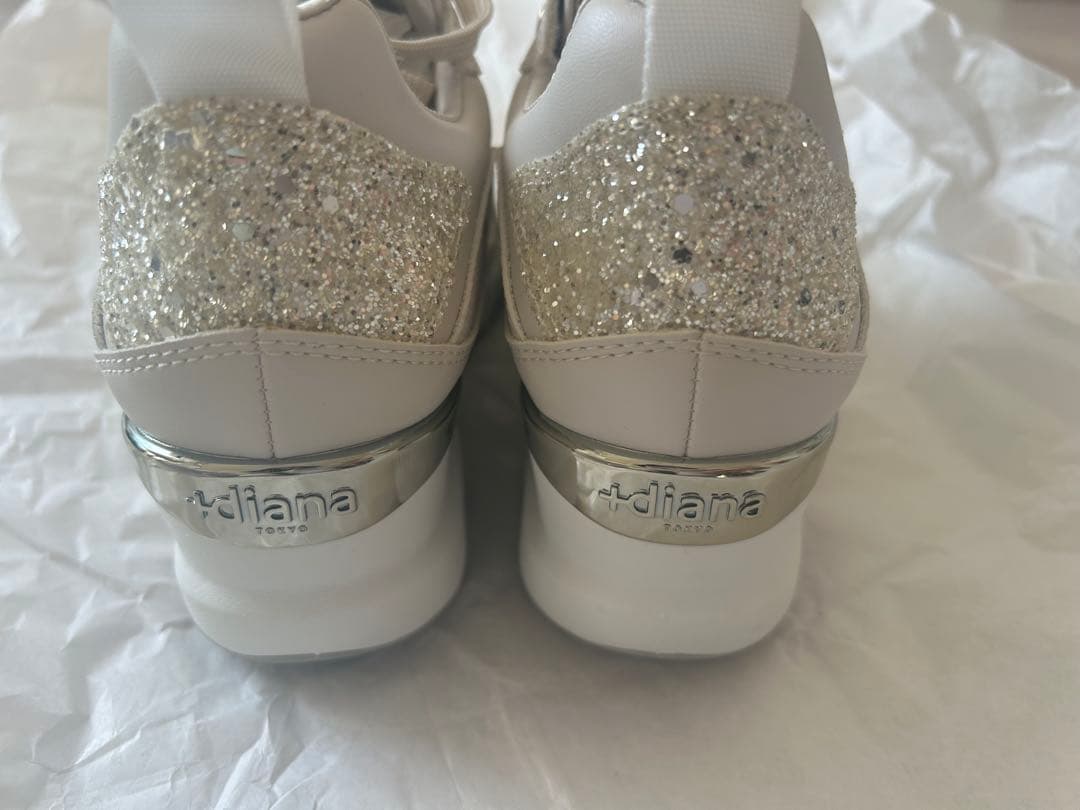 ト*ン様 新品未使用　+diana　美脚ヒールアップスニーカー　ベージュ人工スム