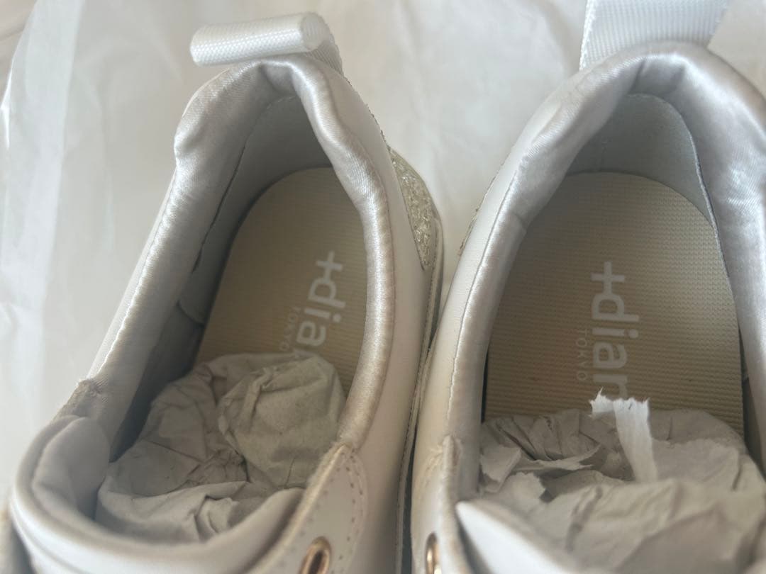 ト*ン様 新品未使用　+diana　美脚ヒールアップスニーカー　ベージュ人工スム