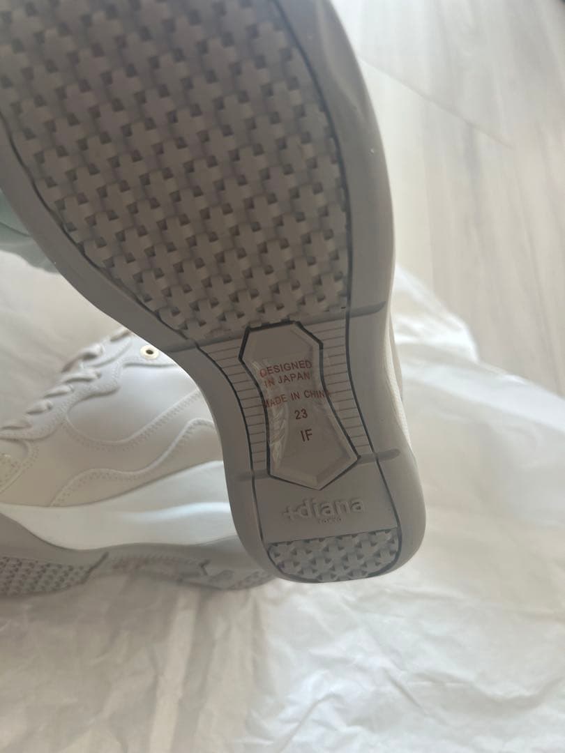 ト*ン様 新品未使用　+diana　美脚ヒールアップスニーカー　ベージュ人工スム