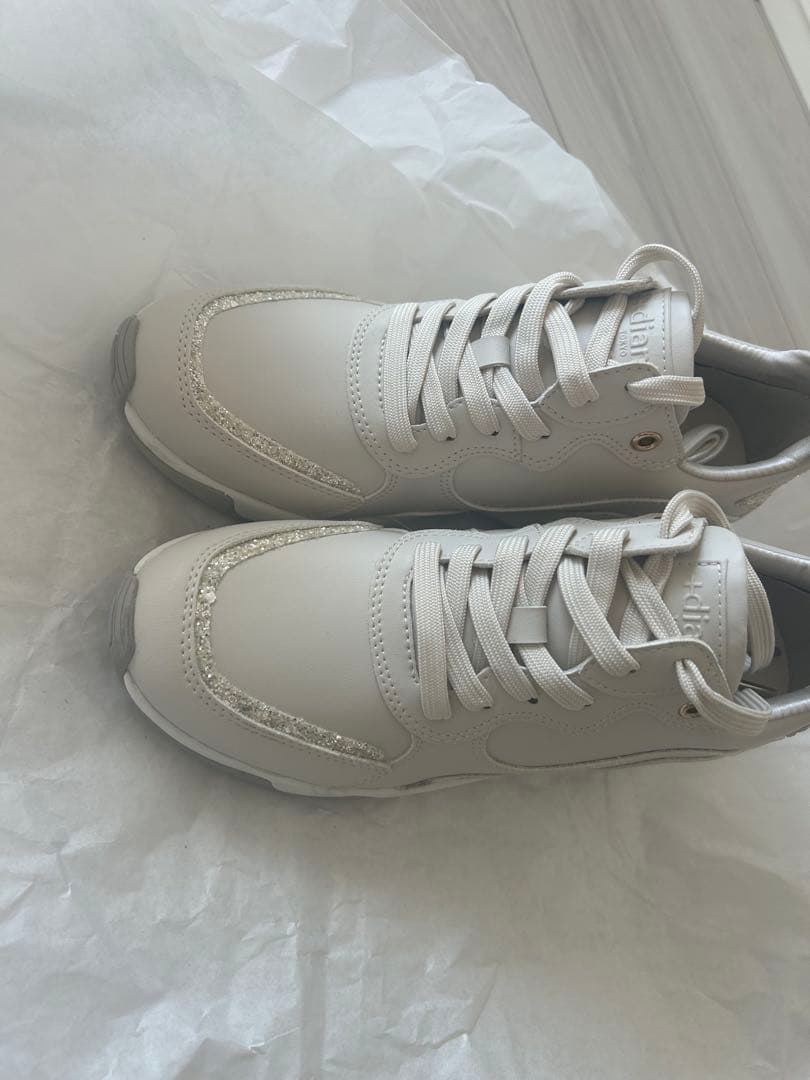 ト*ン様 新品未使用　+diana　美脚ヒールアップスニーカー　ベージュ人工スム