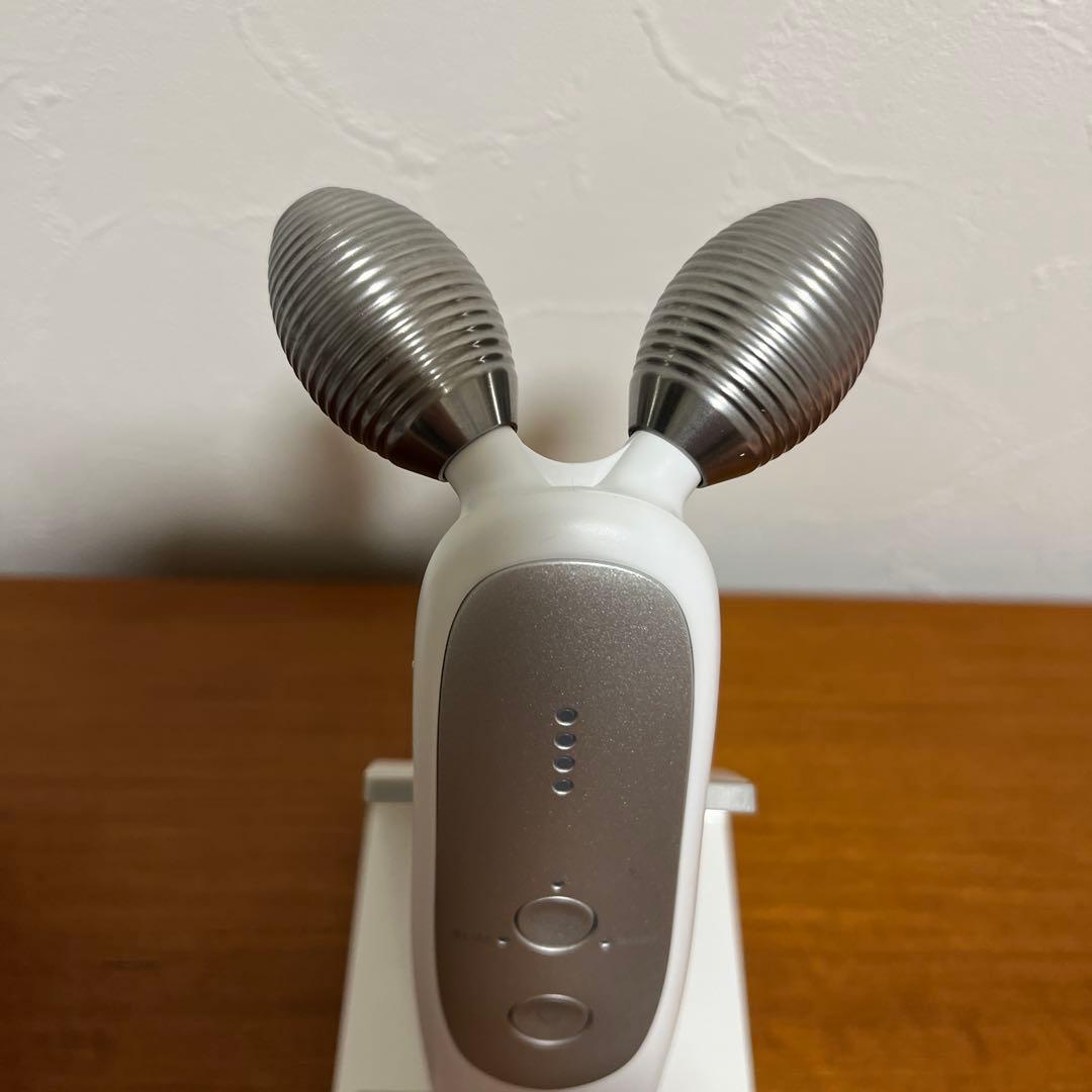 MEDICUBE AGE-R DERMA EMS SHOT リフトアップ　美顔器