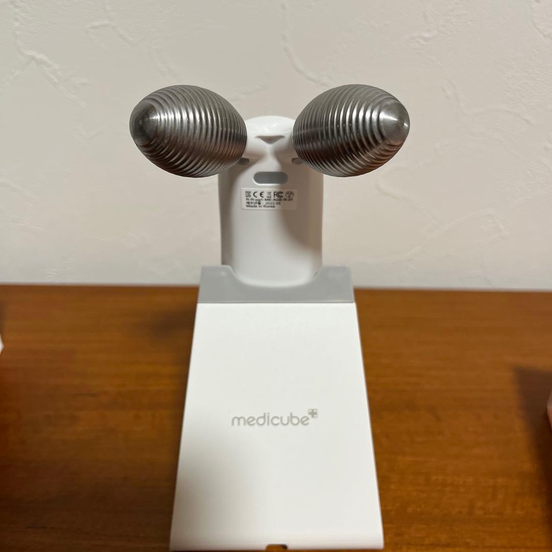 MEDICUBE AGE-R DERMA EMS SHOT リフトアップ　美顔器