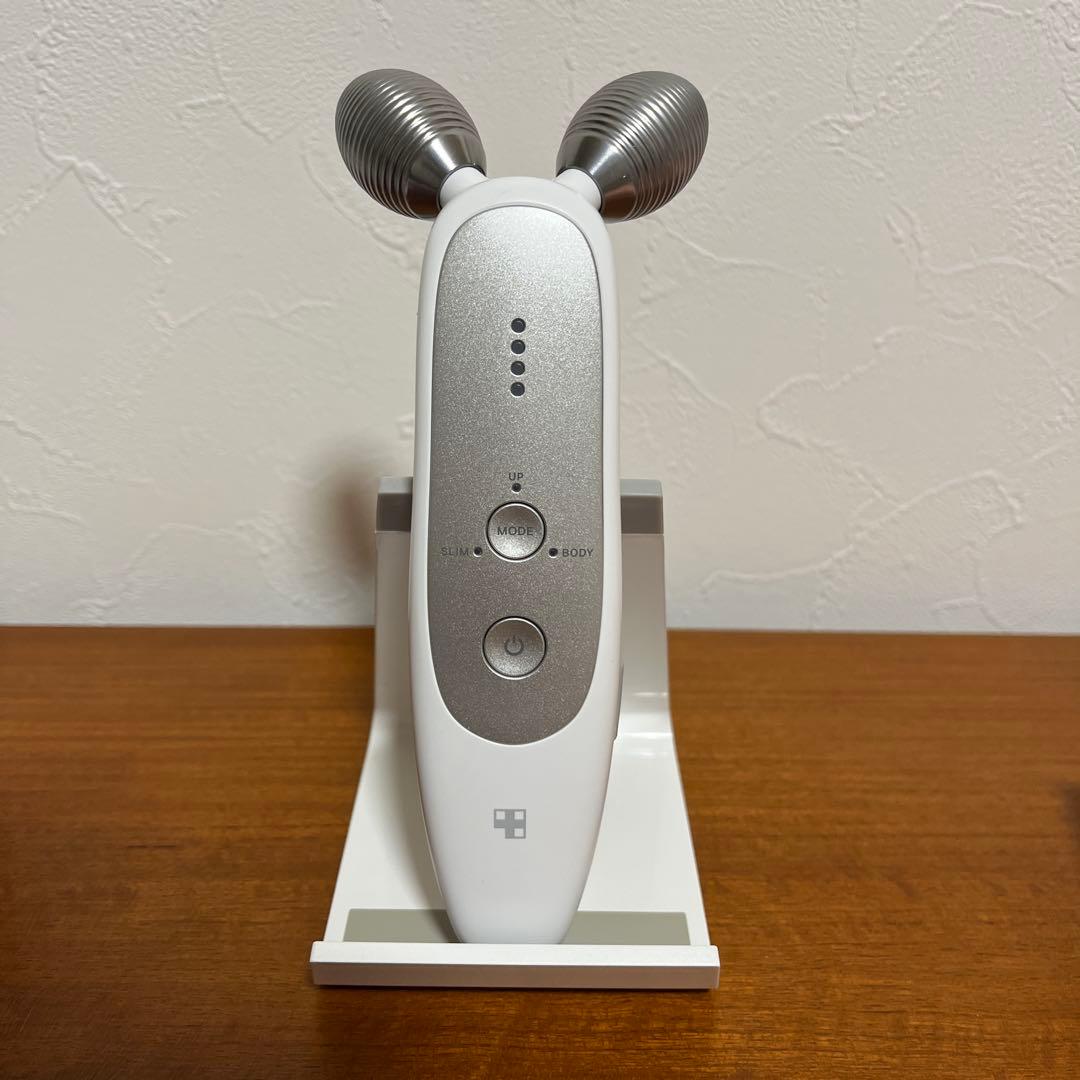 MEDICUBE AGE-R DERMA EMS SHOT リフトアップ　美顔器