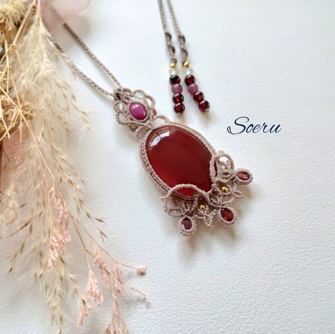 レッドアゲート＆ルビー＆ガーネットのマクラメ編みネックレス　ペンダント　天然石