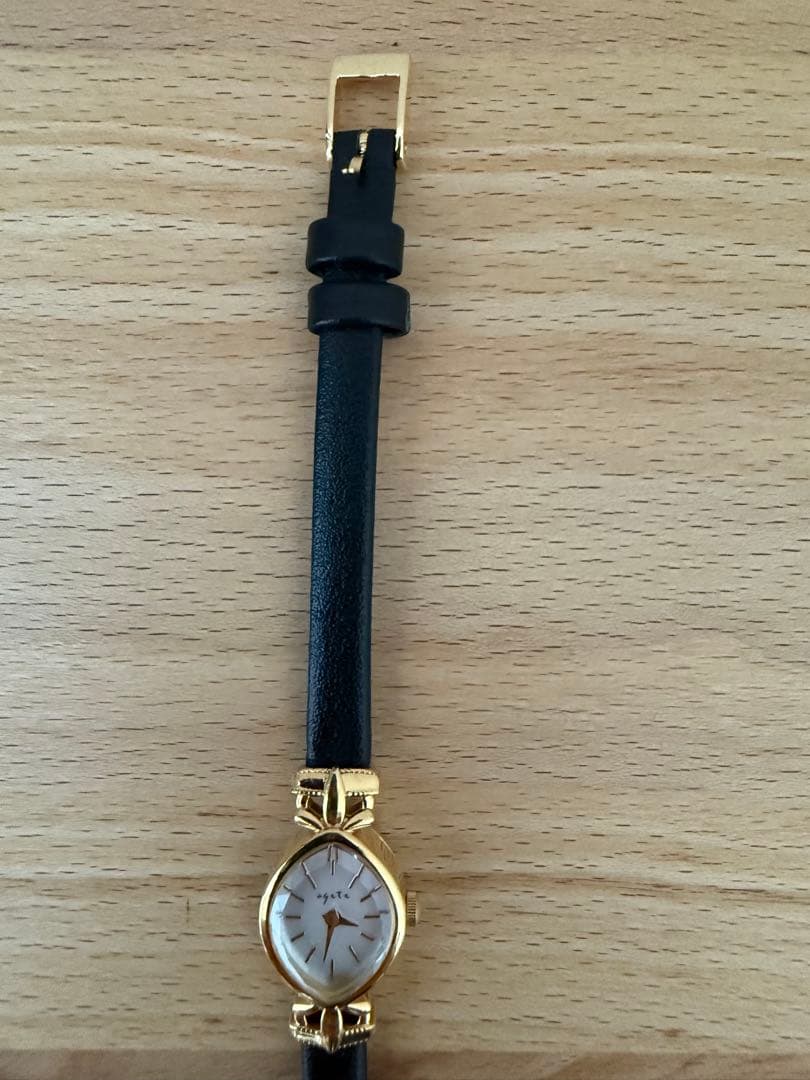 agete オーバルフェイスジュエリーウォッチ