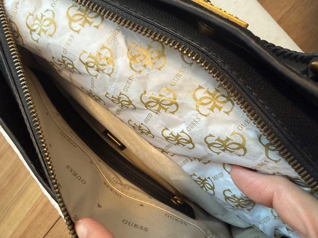 Guess ２way レザーショルダー＆ハンドバッグ【新品】