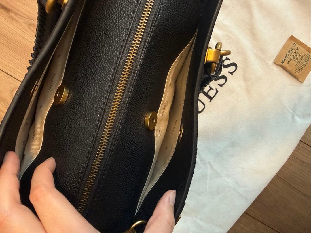 Guess ２way レザーショルダー＆ハンドバッグ【新品】