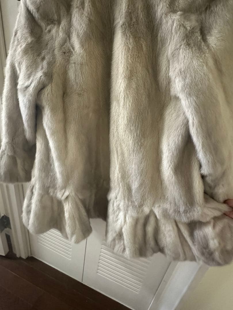 希少ベージュグレーカラー 高級THE INTERNATIONAL ミンクコート