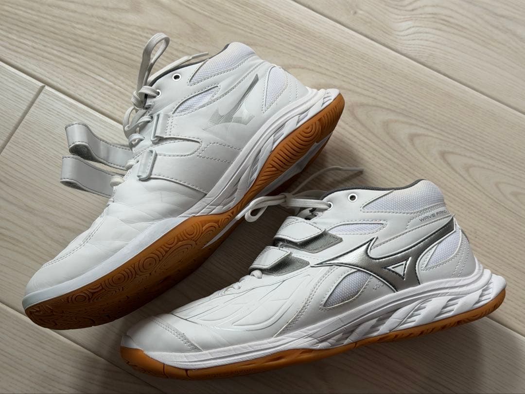 ミズノ バドミントンシューズ ウェーブファングST 26.5cm 3E