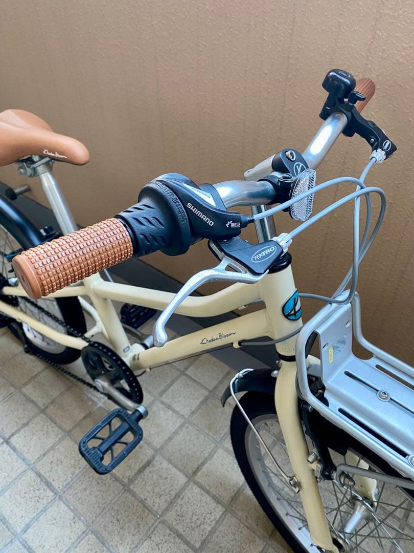 直接引き渡しコーダーブルーム　asson J20ホワイト。名古屋市栄