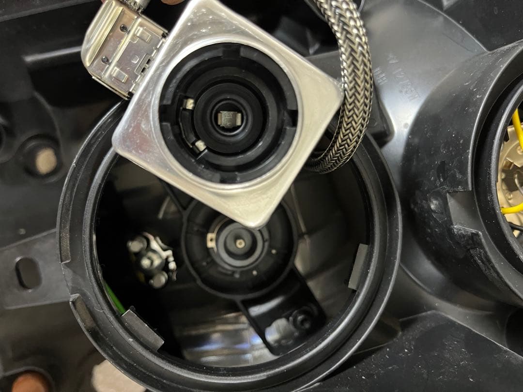 スズキ純正エブリィ3BA-DA17Wの右ヘッドライトユニット