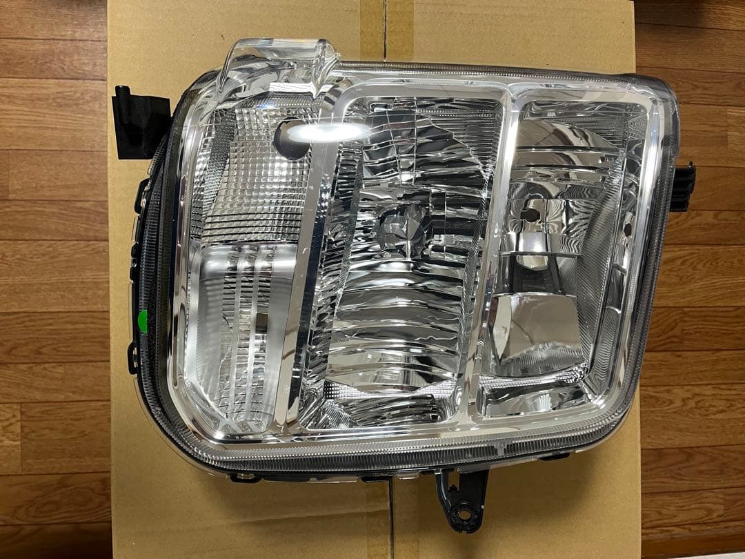 スズキ純正エブリィ3BA-DA17Wの右ヘッドライトユニット