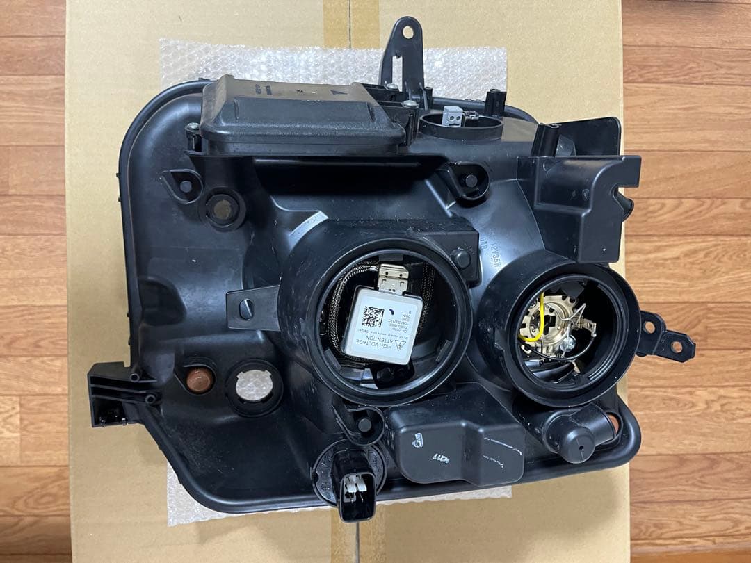 スズキ純正エブリィ3BA-DA17Wの右ヘッドライトユニット