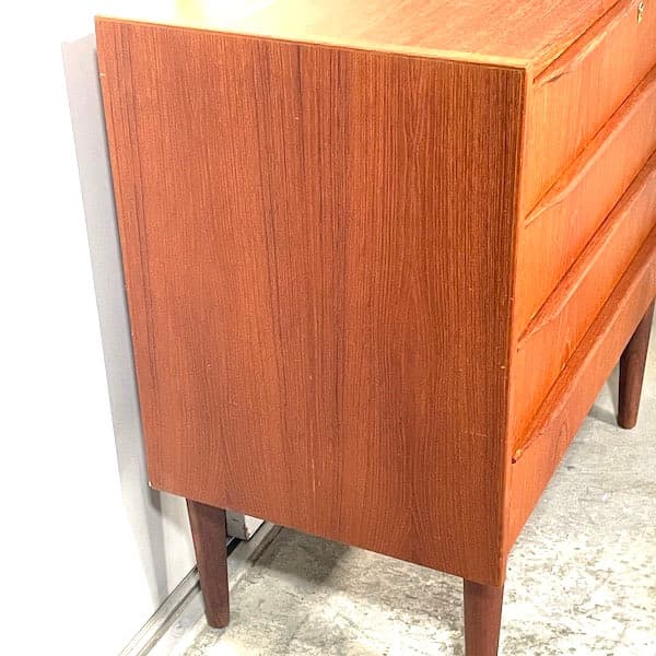 北欧ビンテージ　４段チェスト　ローチェスト　サイドボード　チーク材