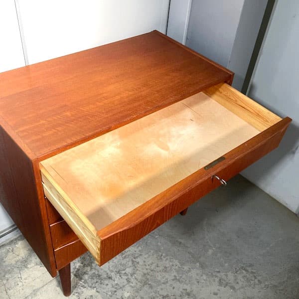 北欧ビンテージ　４段チェスト　ローチェスト　サイドボード　チーク材