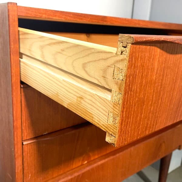 北欧ビンテージ　４段チェスト　ローチェスト　サイドボード　チーク材