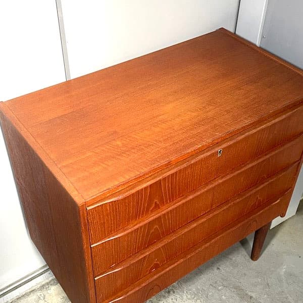 北欧ビンテージ　４段チェスト　ローチェスト　サイドボード　チーク材