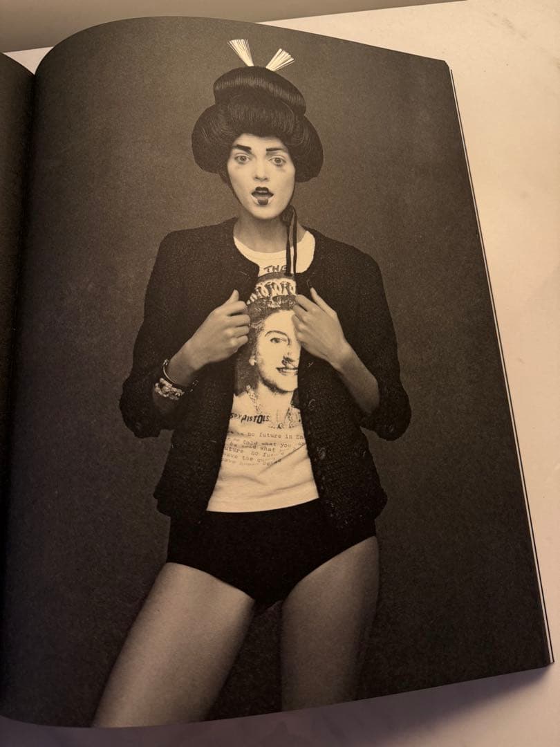 THE LITTLE BLACK JACKET 初版 2012年シャネル 写真集