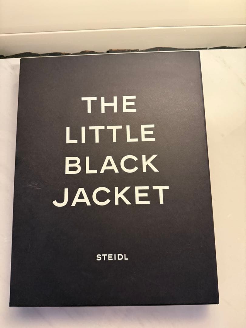 THE LITTLE BLACK JACKET 初版 2012年シャネル 写真集