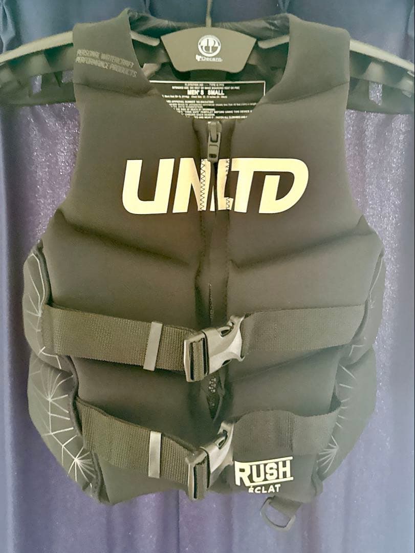 アンリミテッド ライフジャケット