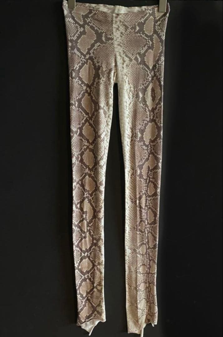 if six was nine LEG/LG WHITE× PYTHON