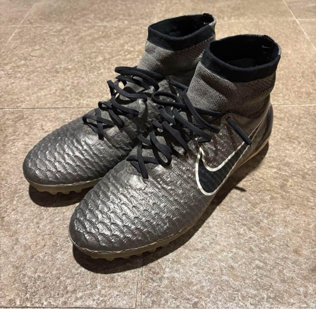 ナイキ マジスタオブラ　サッカー　トレーニングシューズ　フットサル